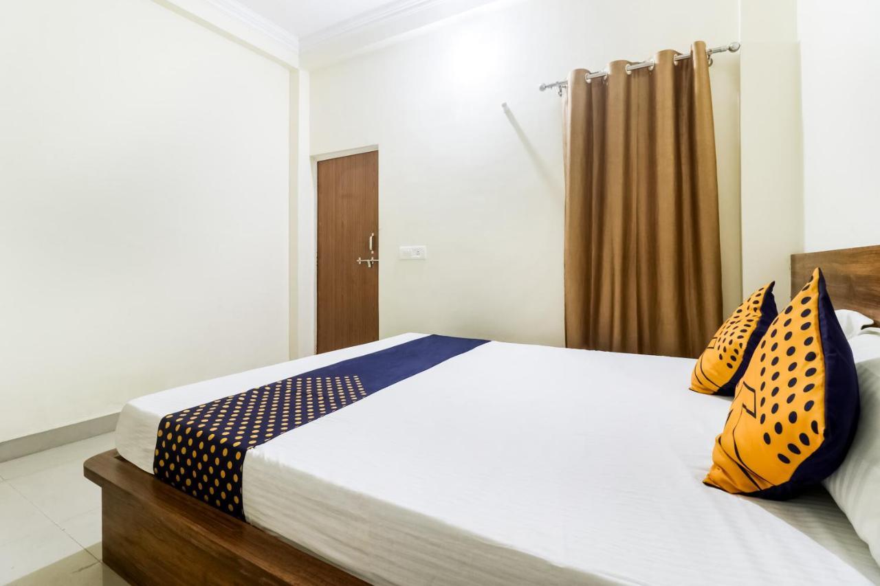 Oyo 40073 Yash Homestay Samarda Kaliāsot Exterior foto
