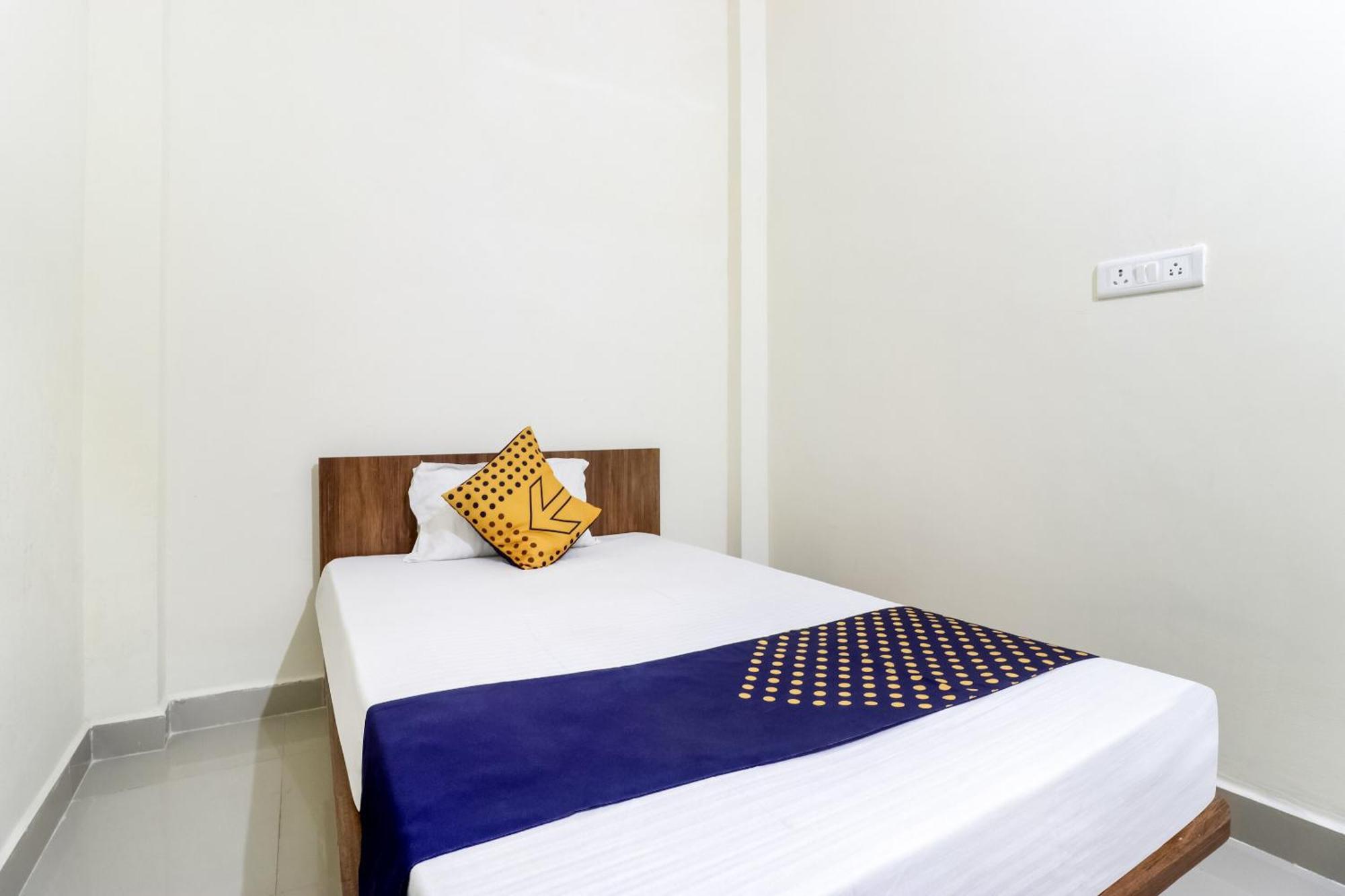 Oyo 40073 Yash Homestay Samarda Kaliāsot Exterior foto